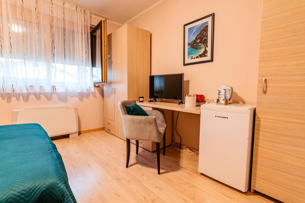Hotel Lotos Depandans Ni Exterior foto
