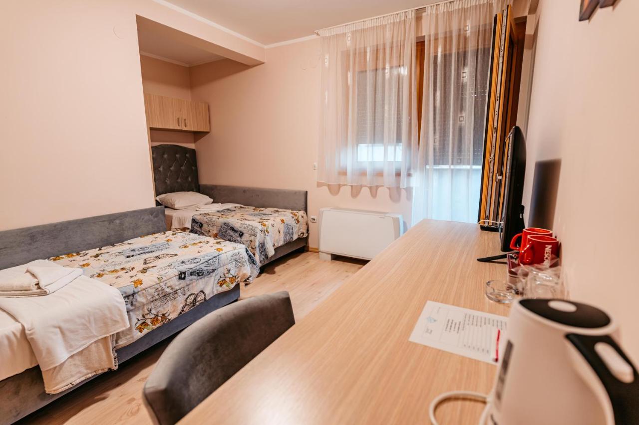 Hotel Lotos Depandans Ni Exterior foto